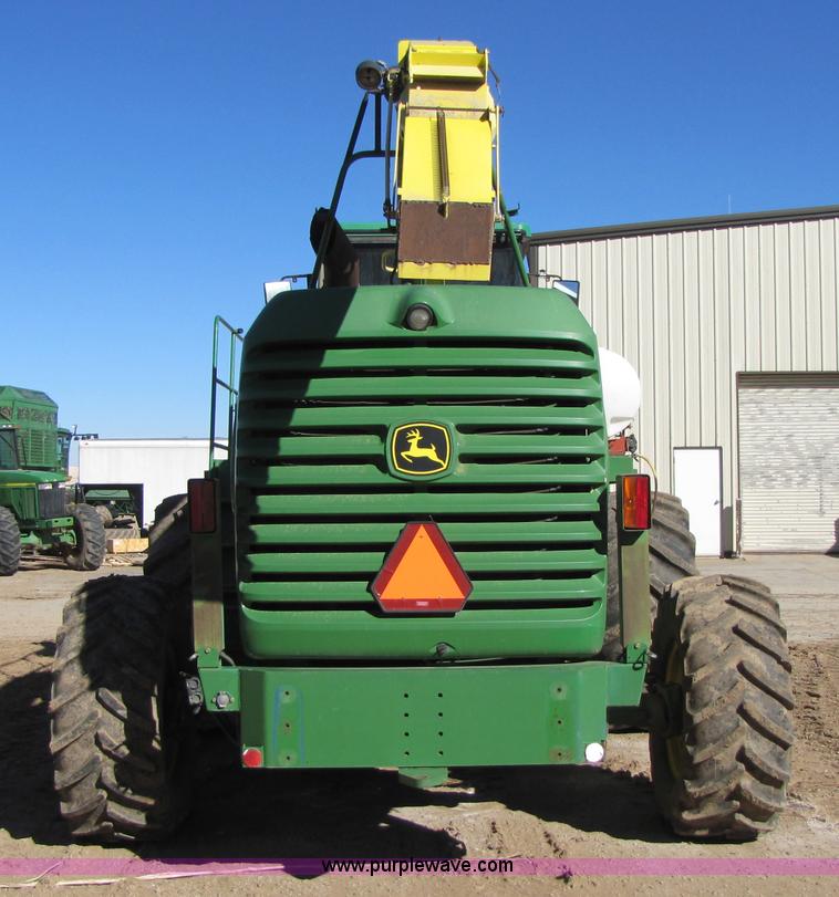 image for item 3489 2002 John Deere 7500 forage harvester