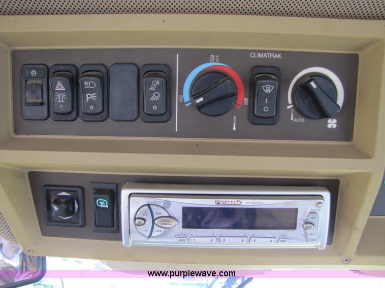 image for item 3489 2002 John Deere 7500 forage harvester