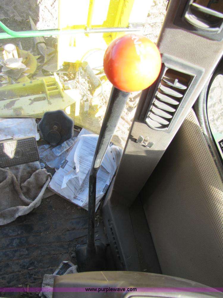 image for item 3489 2002 John Deere 7500 forage harvester