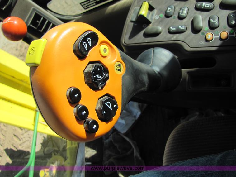 image for item 3489 2002 John Deere 7500 forage harvester