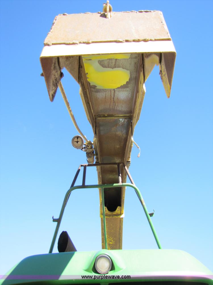 image for item 3489 2002 John Deere 7500 forage harvester