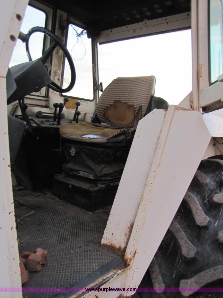 image for item 3493 1980 Case 2390 tractor