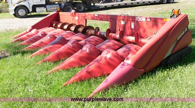 image for item 3546 2005 Case IH 2208 corn header