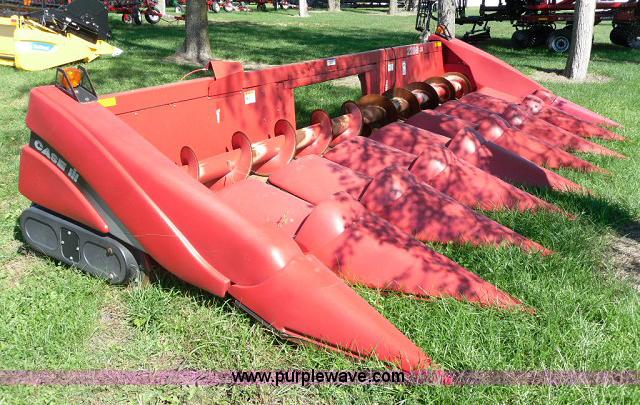 image for item 3546 2005 Case IH 2208 corn header