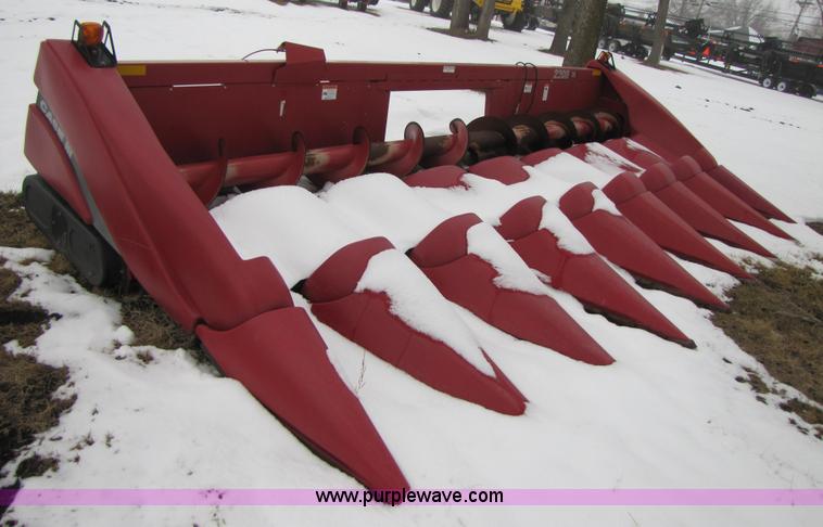 image for item 3546 2005 Case IH 2208 corn header