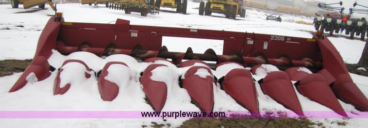 image for item 3546 2005 Case IH 2208 corn header