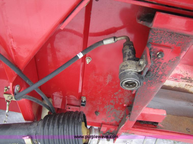 image for item 3546 2005 Case IH 2208 corn header