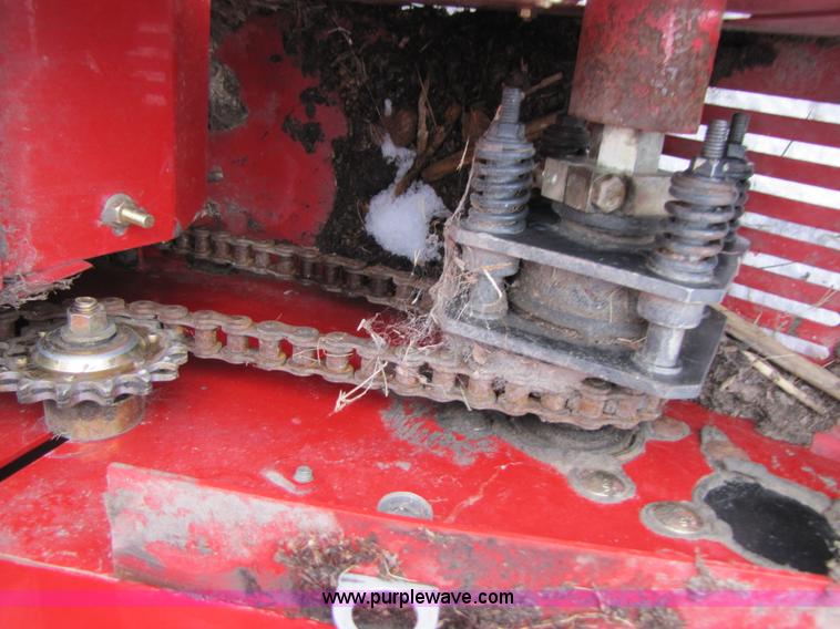 image for item 3546 2005 Case IH 2208 corn header