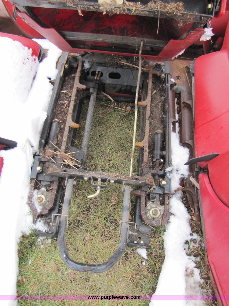 image for item 3546 2005 Case IH 2208 corn header