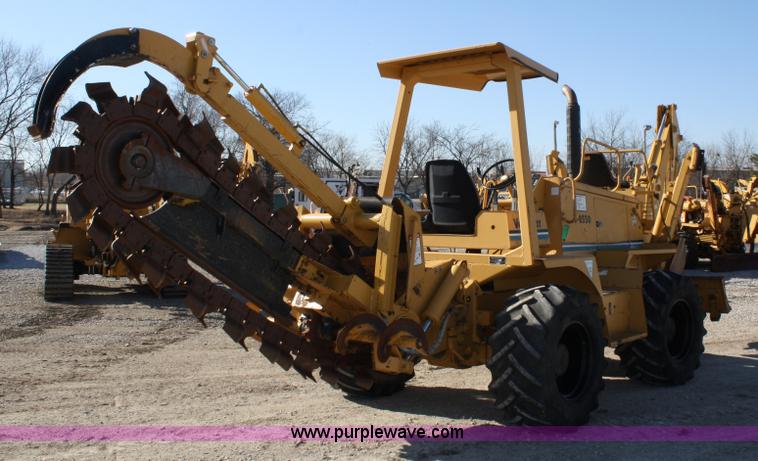 image for item 4930 1995 Vermeer V-8550 trencher backhoe