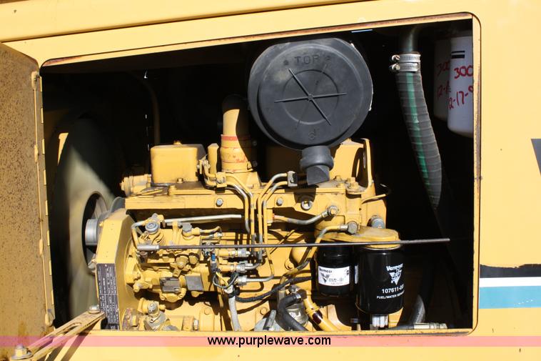 image for item 4930 1995 Vermeer V-8550 trencher backhoe