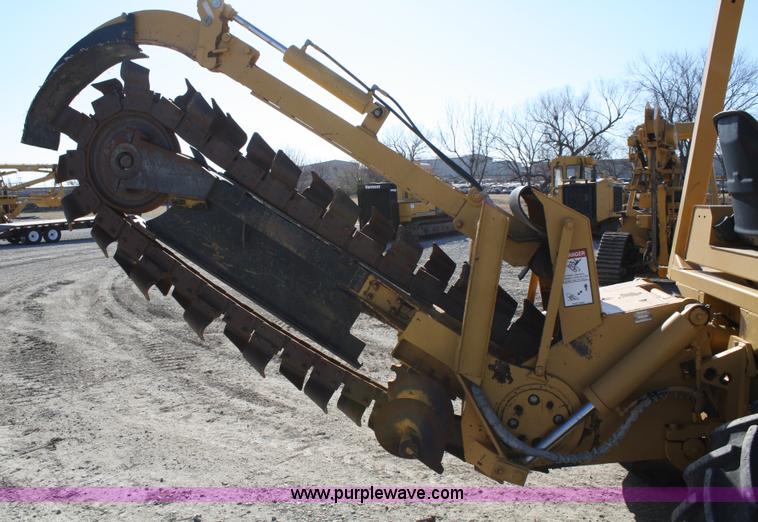 image for item 4930 1995 Vermeer V-8550 trencher backhoe