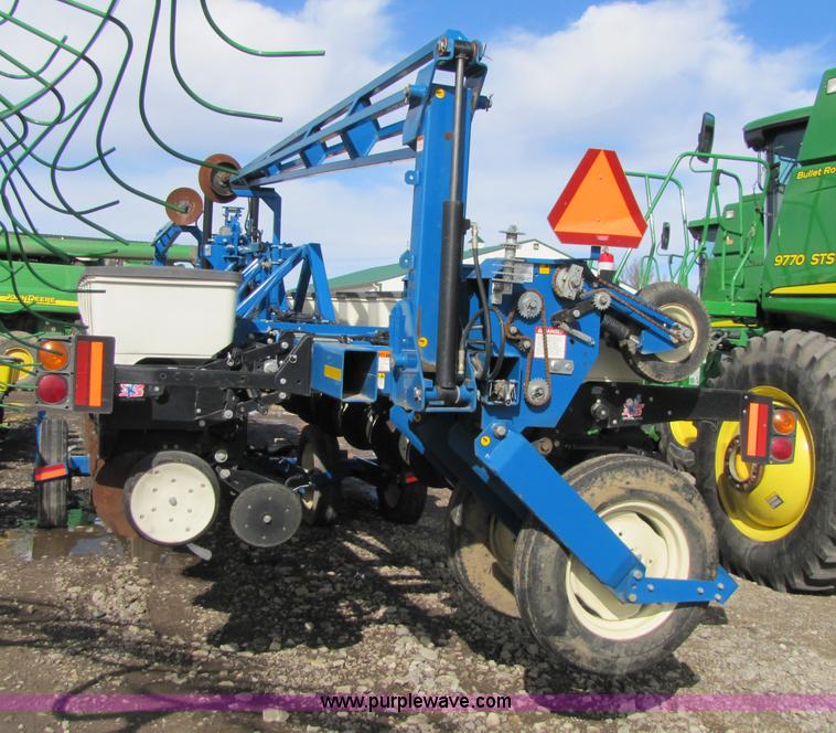 image for item 5194 2006 Kinze 3600 16/31 split row planter