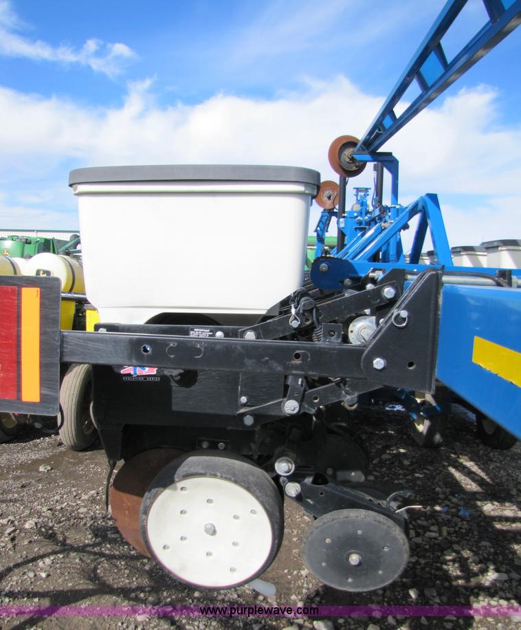 image for item 5194 2006 Kinze 3600 16/31 split row planter
