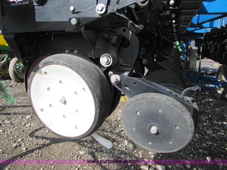 image for item 5194 2006 Kinze 3600 16/31 split row planter