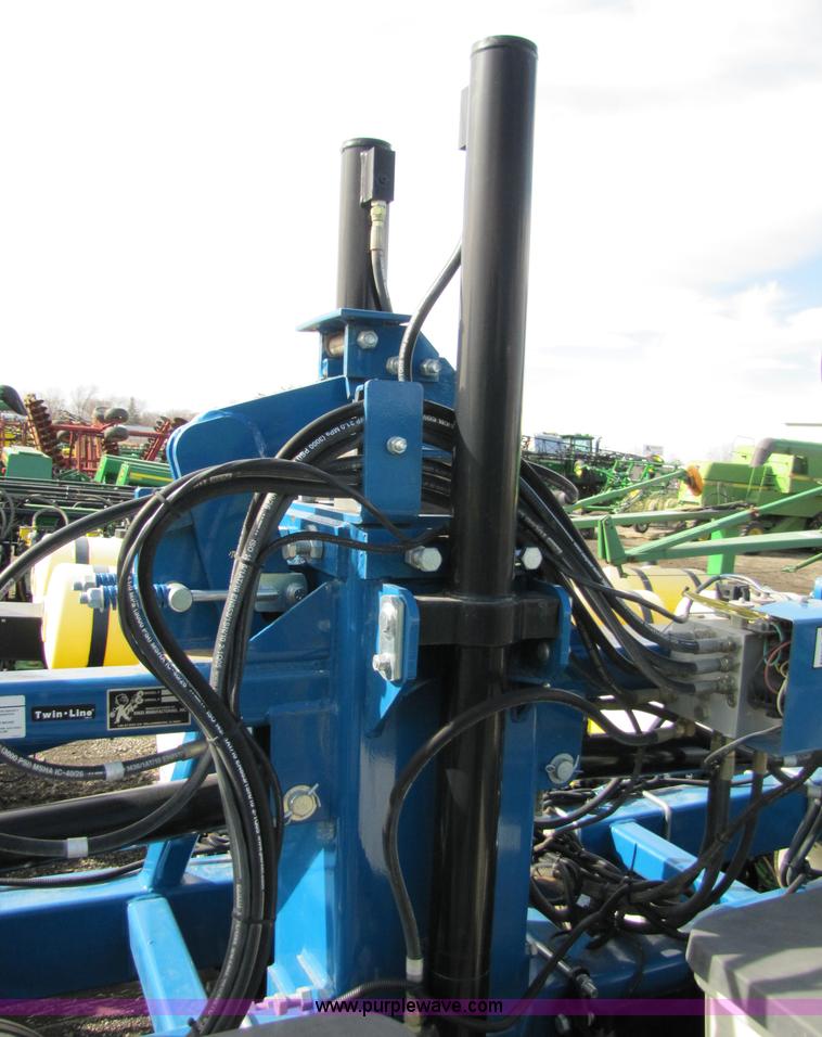 image for item 5194 2006 Kinze 3600 16/31 split row planter