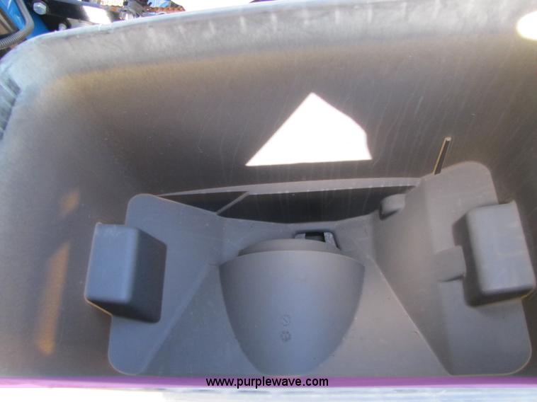 image for item 5194 2006 Kinze 3600 16/31 split row planter