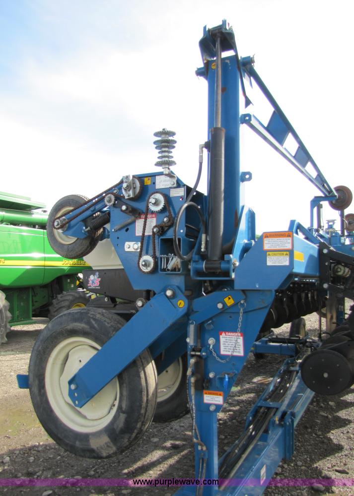 image for item 5194 2006 Kinze 3600 16/31 split row planter
