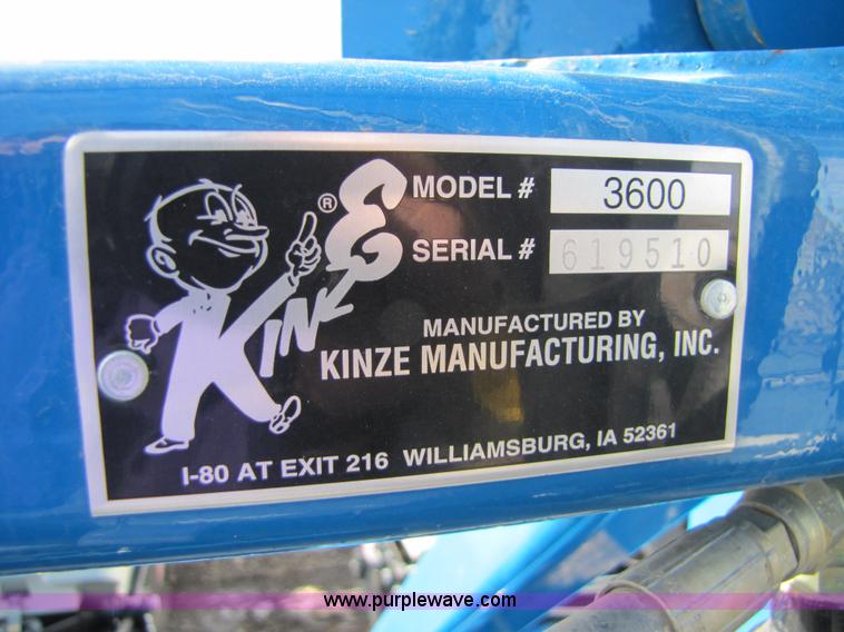 image for item 5194 2006 Kinze 3600 16/31 split row planter