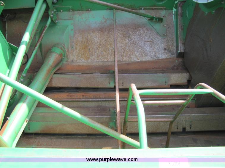 image for item 5195 1996 John Deere 9500 combine