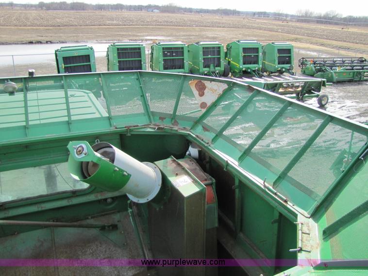 image for item 5195 1996 John Deere 9500 combine