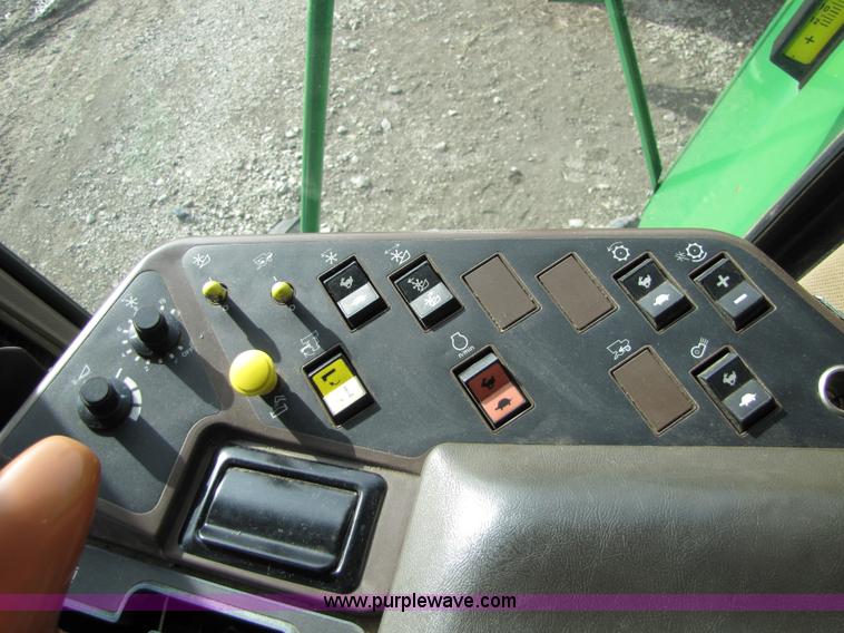 image for item 5195 1996 John Deere 9500 combine