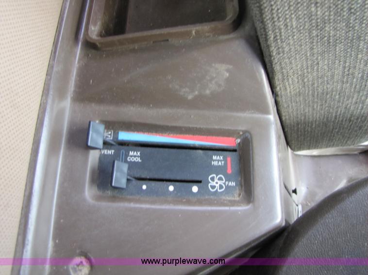 image for item 5195 1996 John Deere 9500 combine