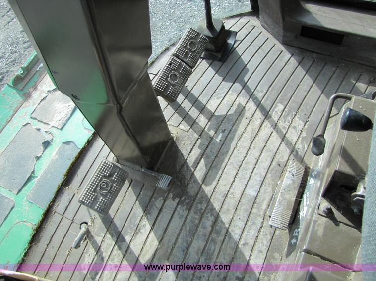 image for item 5195 1996 John Deere 9500 combine