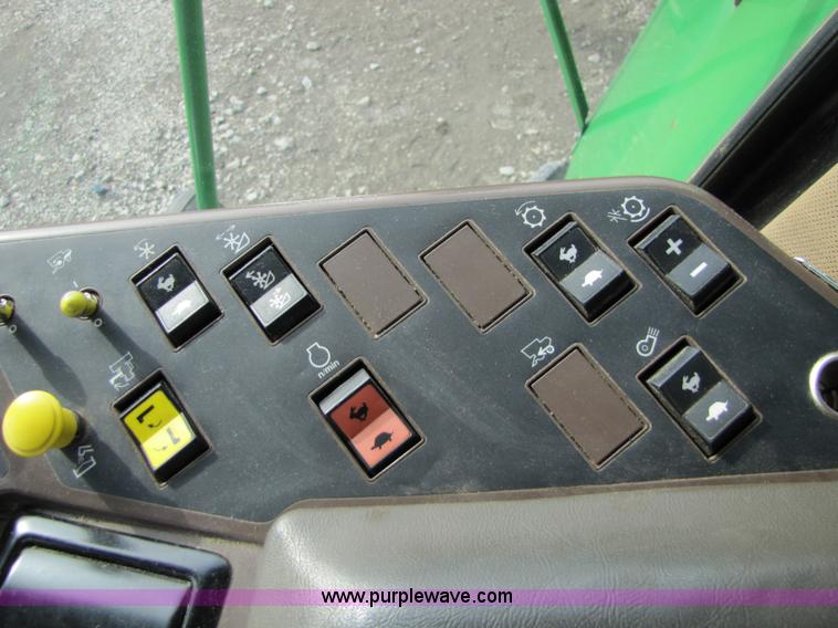 image for item 5195 1996 John Deere 9500 combine