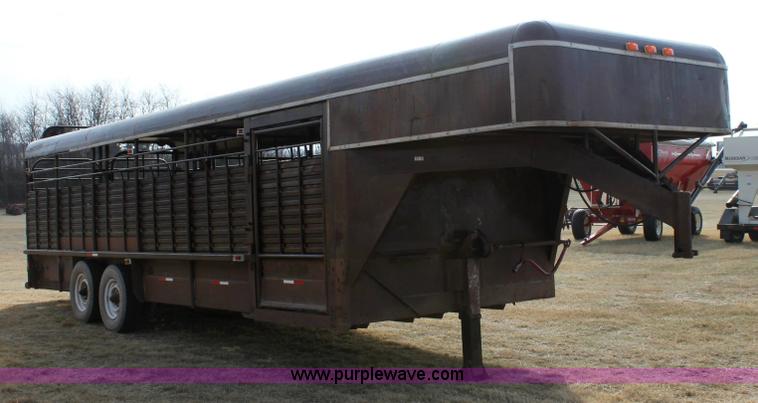 image for item 6876 1988 Gooseneck stock trailer