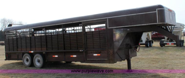 image for item 6876 1988 Gooseneck stock trailer