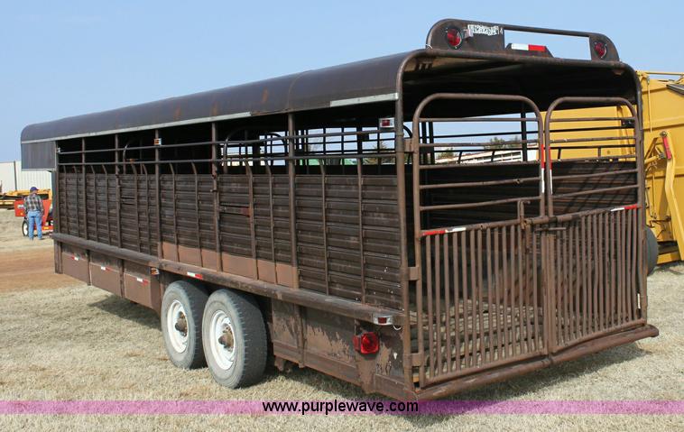 image for item 6876 1988 Gooseneck stock trailer
