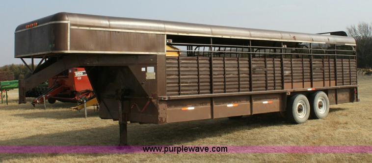 image for item 6876 1988 Gooseneck stock trailer