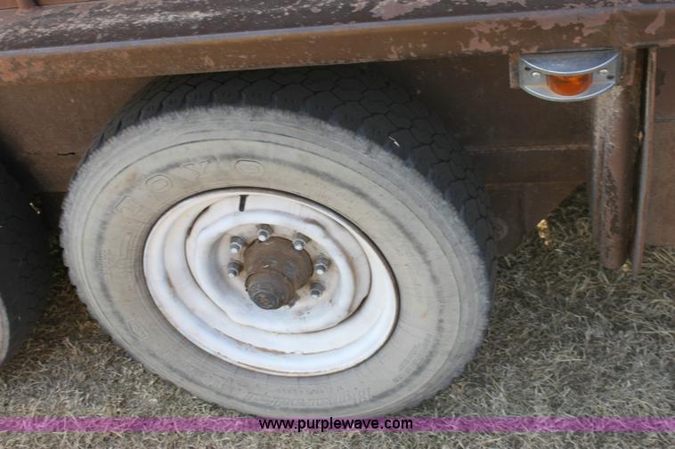 image for item 6876 1988 Gooseneck stock trailer