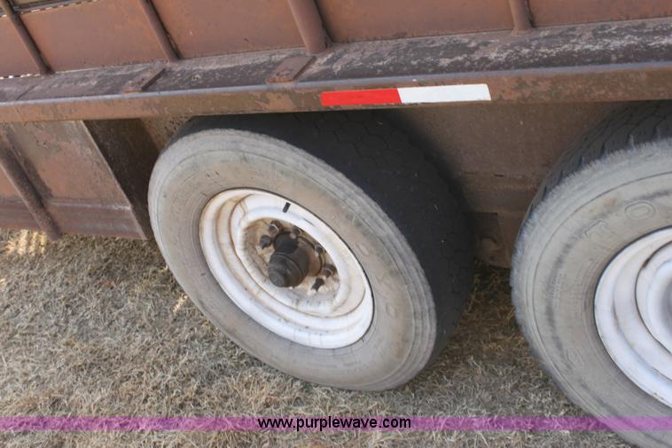 image for item 6876 1988 Gooseneck stock trailer