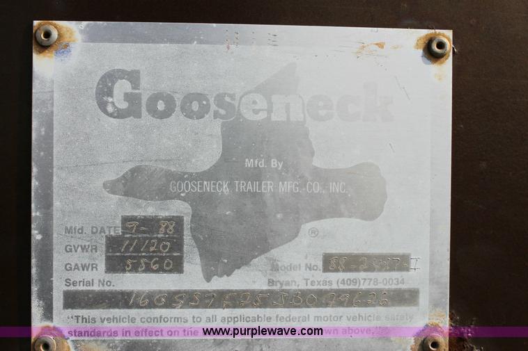 image for item 6876 1988 Gooseneck stock trailer