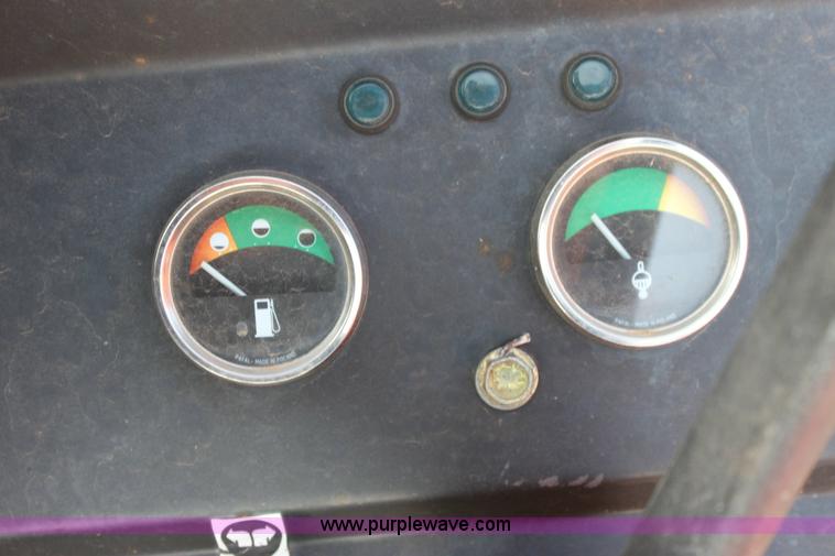 image for item 6881 Massey-Ferguson 231 tractor