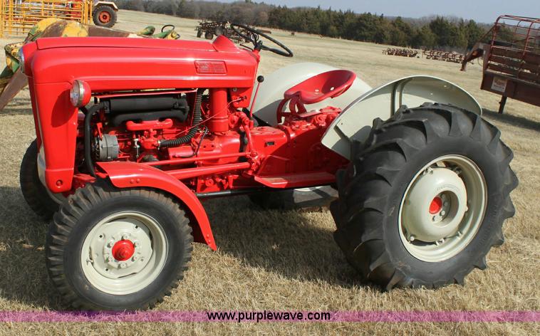 image for item 6884 Ford 700 row crop tractor