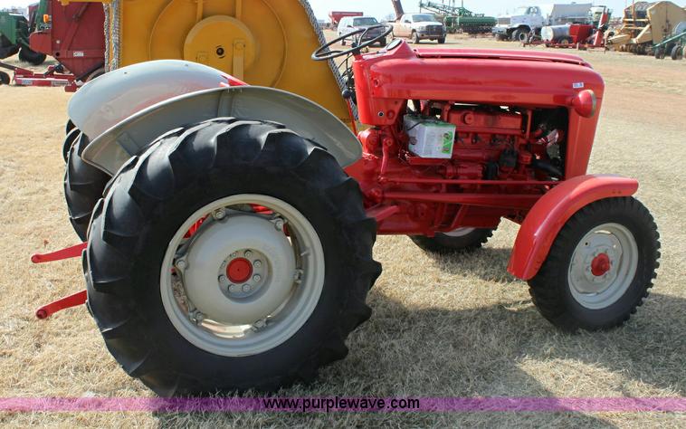 image for item 6884 Ford 700 row crop tractor