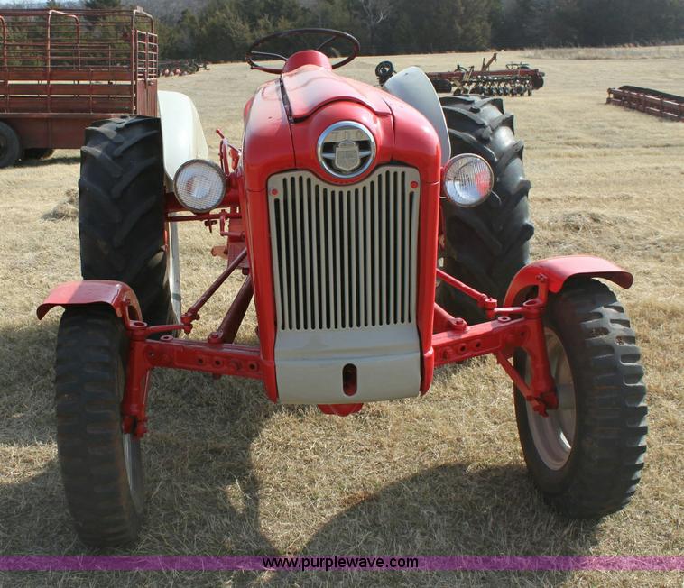 image for item 6884 Ford 700 row crop tractor