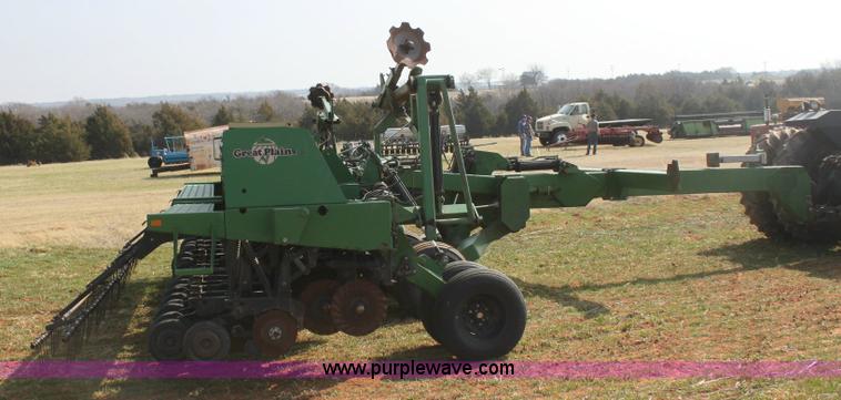 image for item 6900 1995 Great Plains 2N-2410 drill