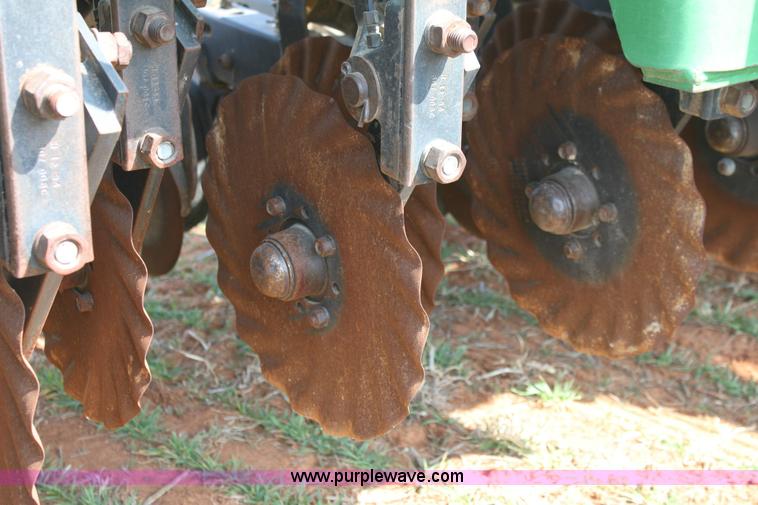 image for item 6900 1995 Great Plains 2N-2410 drill