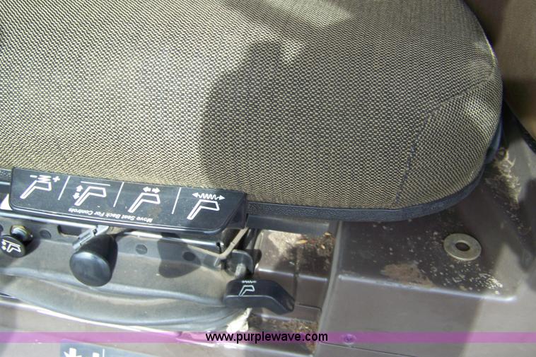 image for item 7282 1998 John Deere 9610 Maximizer combine