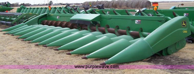 image for item 7290 2004 John Deere 1293 corn head
