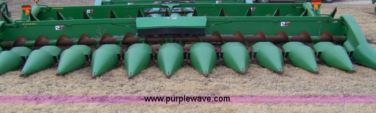 image for item 7290 2004 John Deere 1293 corn head