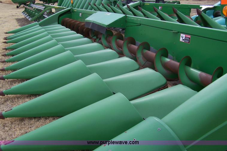 image for item 7290 2004 John Deere 1293 corn head