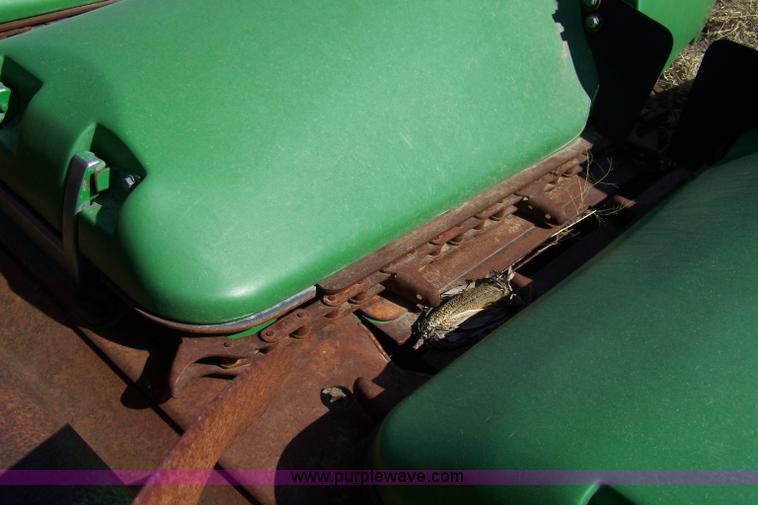 image for item 7290 2004 John Deere 1293 corn head