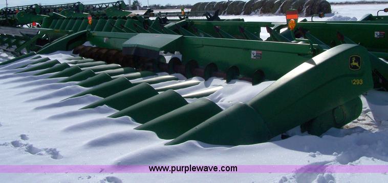 image for item 7290 2004 John Deere 1293 corn head