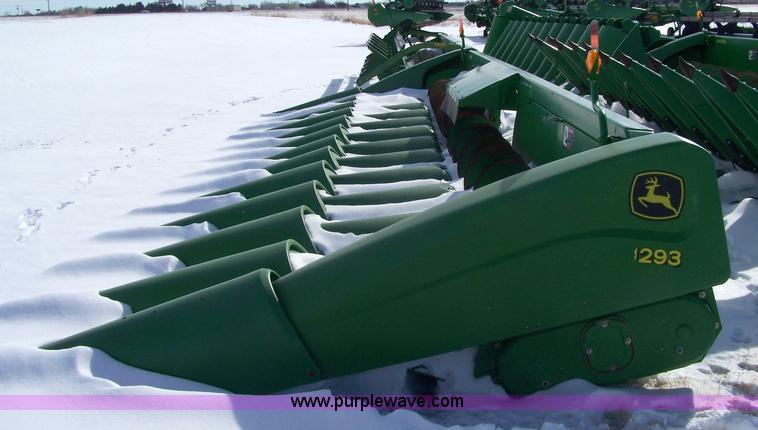 image for item 7290 2004 John Deere 1293 corn head