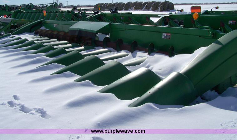 image for item 7290 2004 John Deere 1293 corn head